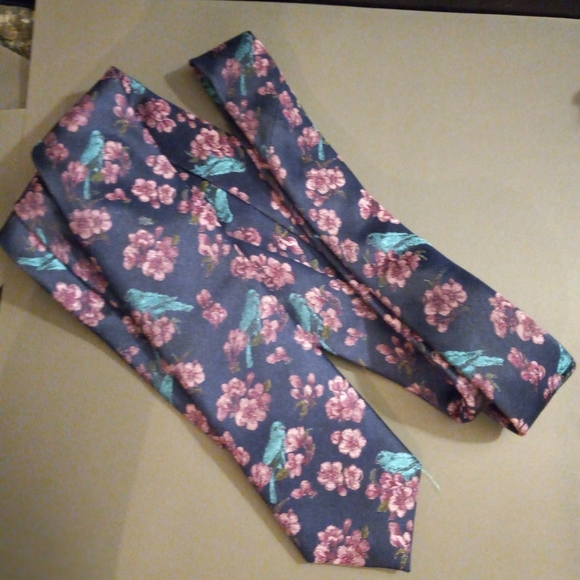 Bar III Purple Bluebird Mockingbird Mens Tie - Picture 5 of 5